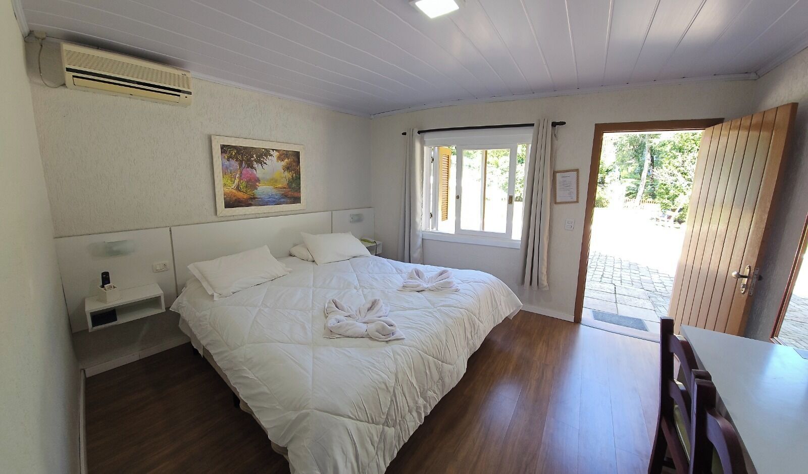 Chalet, 1 Double or 2 Single Beds | Minibar, desk, free WiFi, bed sheets