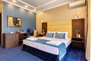 Suite | Coffre-fort, bureau, fer et planche Ă  repasser, accĂšs au Wi-Fi (inclus)