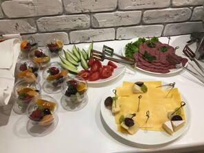 Déjeuner (300 RUB par personne)