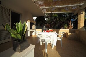 Monolocale, patio, al piano terra (Afrodite Garden) | Terrazza/patio