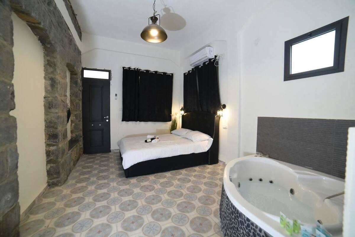 Private spa tub