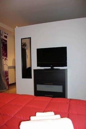 Premium bedding, iron/ironing board, free WiFi, bed sheets