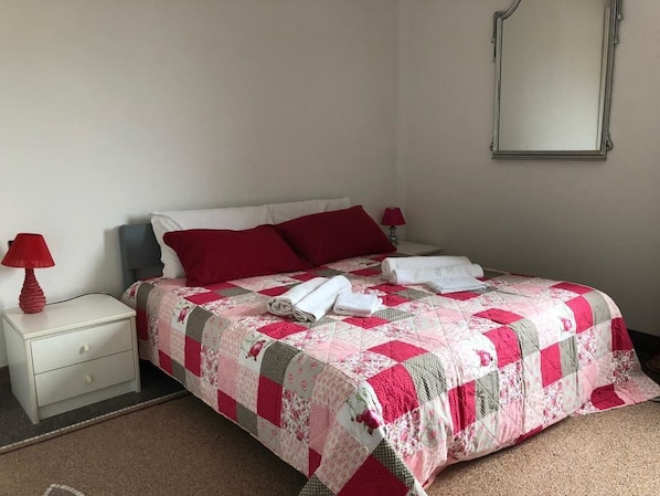 Premium bedding, iron/ironing board, free WiFi, bed sheets