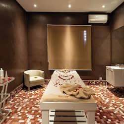 Sauna, hammam, soins corporels, massages sportifs, gommages corporels