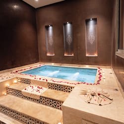 Bain à remous intérieur