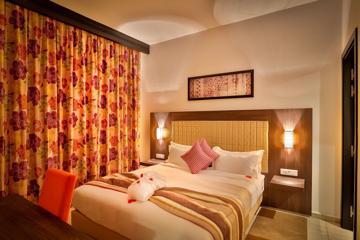 Premium bedding, minibar, in-room safe, laptop workspace
