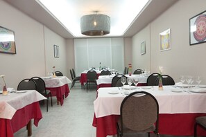 Breakfast, lunch and dinner served - Hotel Fornos (Calatayud)