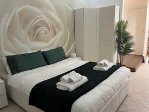 Comfort Double Room | Down comforters, blackout drapes, free WiFi, bed sheets - B&B Euthalia (Riposto)