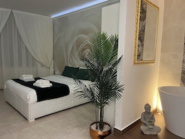 Doppia Comfort | Copriletto in piuma, tende oscuranti, Wi-Fi gratuito, lenzuola