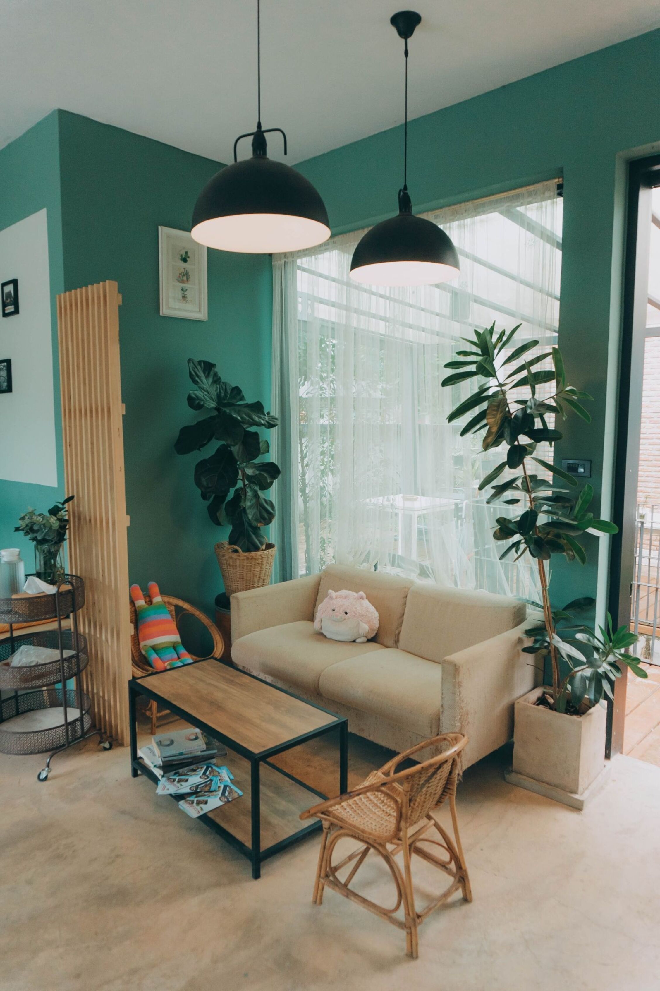 Deluxe Double Room | Living area | LCD TV