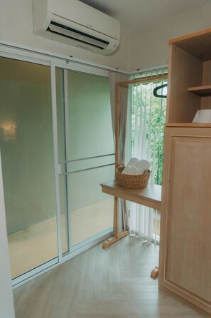 Deluxe Double Room | Blackout curtains, free WiFi, bed sheets - Shanti-Retreat Hotel (Pua)