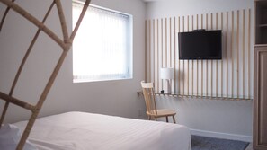 Deluxe Double Room | Blackout curtains, free WiFi, bed sheets - Shanti-Retreat Hotel (Pua)