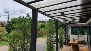 Terrace/patio - Shanti-Retreat Hotel (Pua)