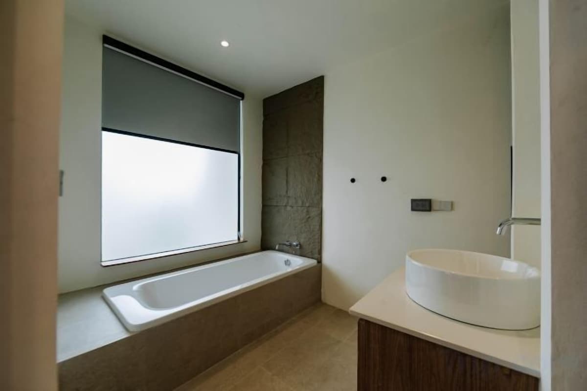 Bathroom | Shower, free toiletries, hair dryer, bidet