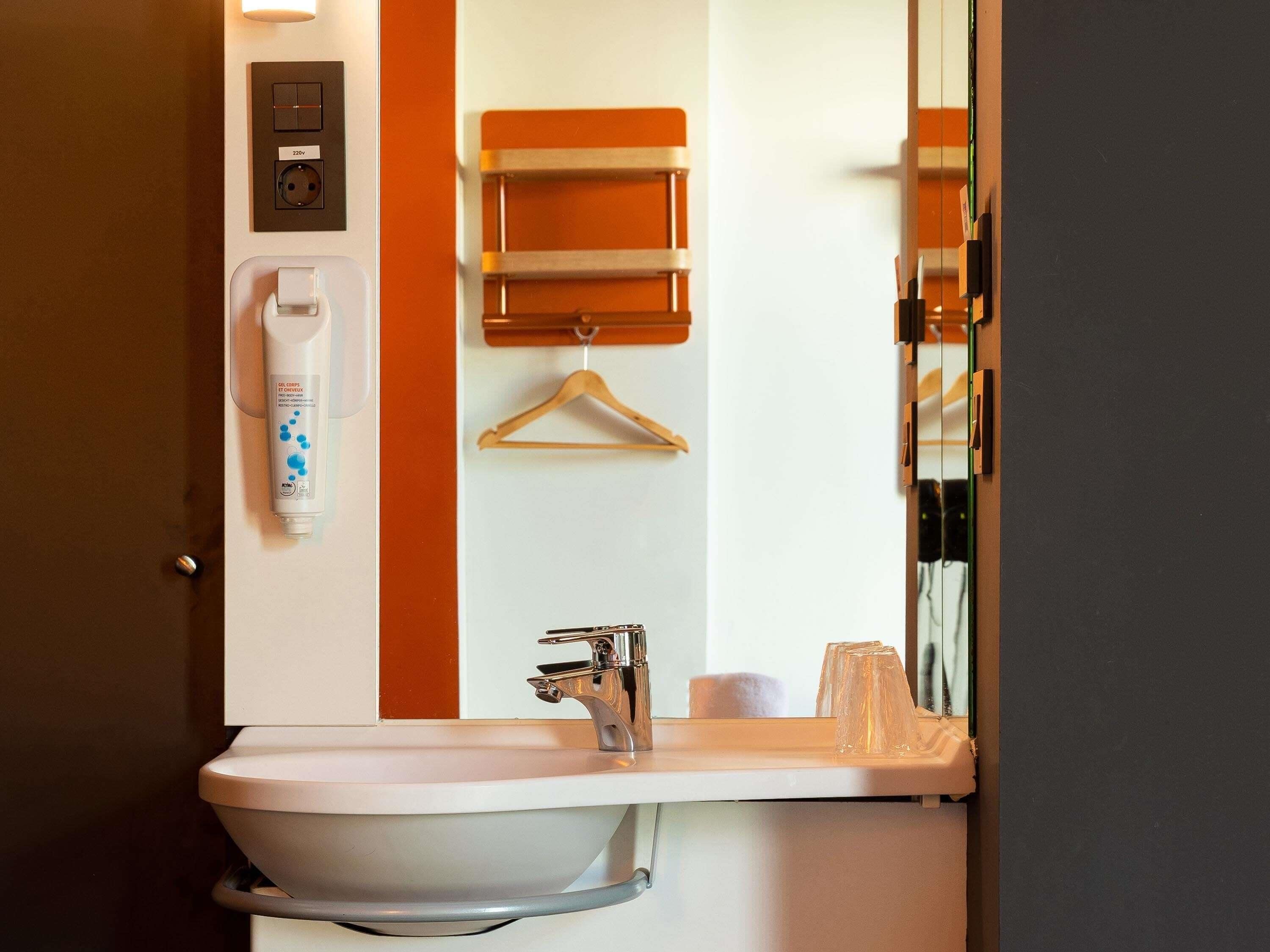 โต๊ะทำงาน, ห้องเก็บเสียง, Wi-Fi ฟรี, ผ้าปูที่นอน