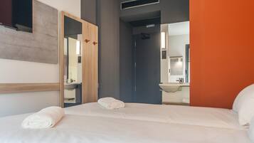 Habitación estándar, 2 camas individuales, no fumadores | Escritorio, sistema de insonorización, wifi gratis y ropa de cama