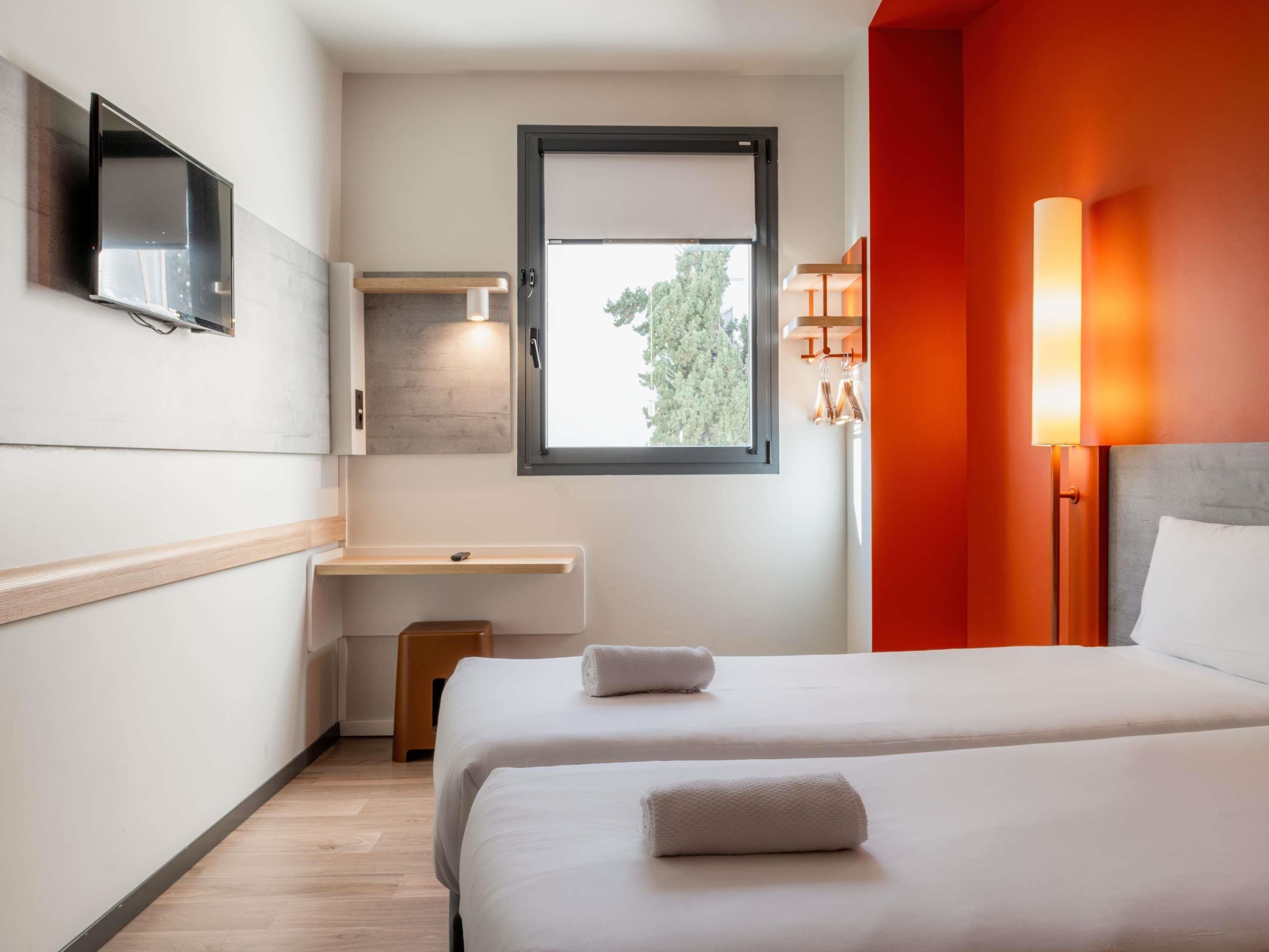 Bureau, chambres insonorisées, Wi-Fi gratuit, draps fournis