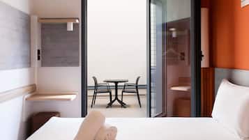 Standard Room, 1 Double Bed, Patio | Desk, soundproofing, free WiFi, bed sheets