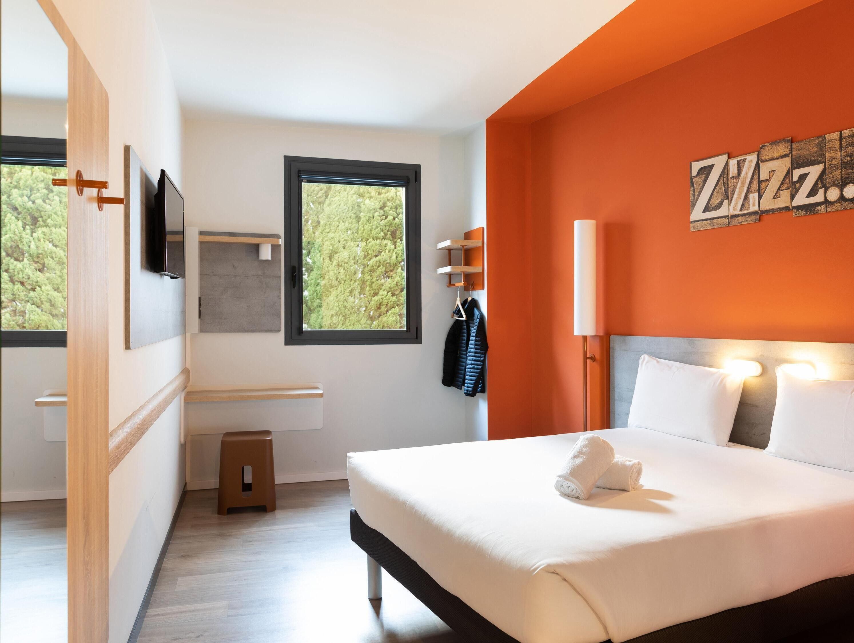 Standaard tweepersoonskamer, 1 tweepersoonsbed, niet-roken | Een bureau, geluiddichte muren, gratis wifi, beddengoed