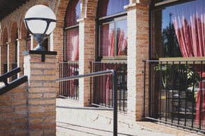 Front of property - Hotel Restaurante La Bodega (La Almunia de Dona Godina)