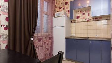 Apartment | Eigene Küche | Kühlschrank, Mikrowelle, Herdplatte, Wasserkocher mit Kaffee-/Teezubehör