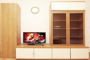Premium bedding, iron/ironing board, free WiFi, bed sheets