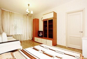 Premium bedding, iron/ironing board, free WiFi, bed sheets