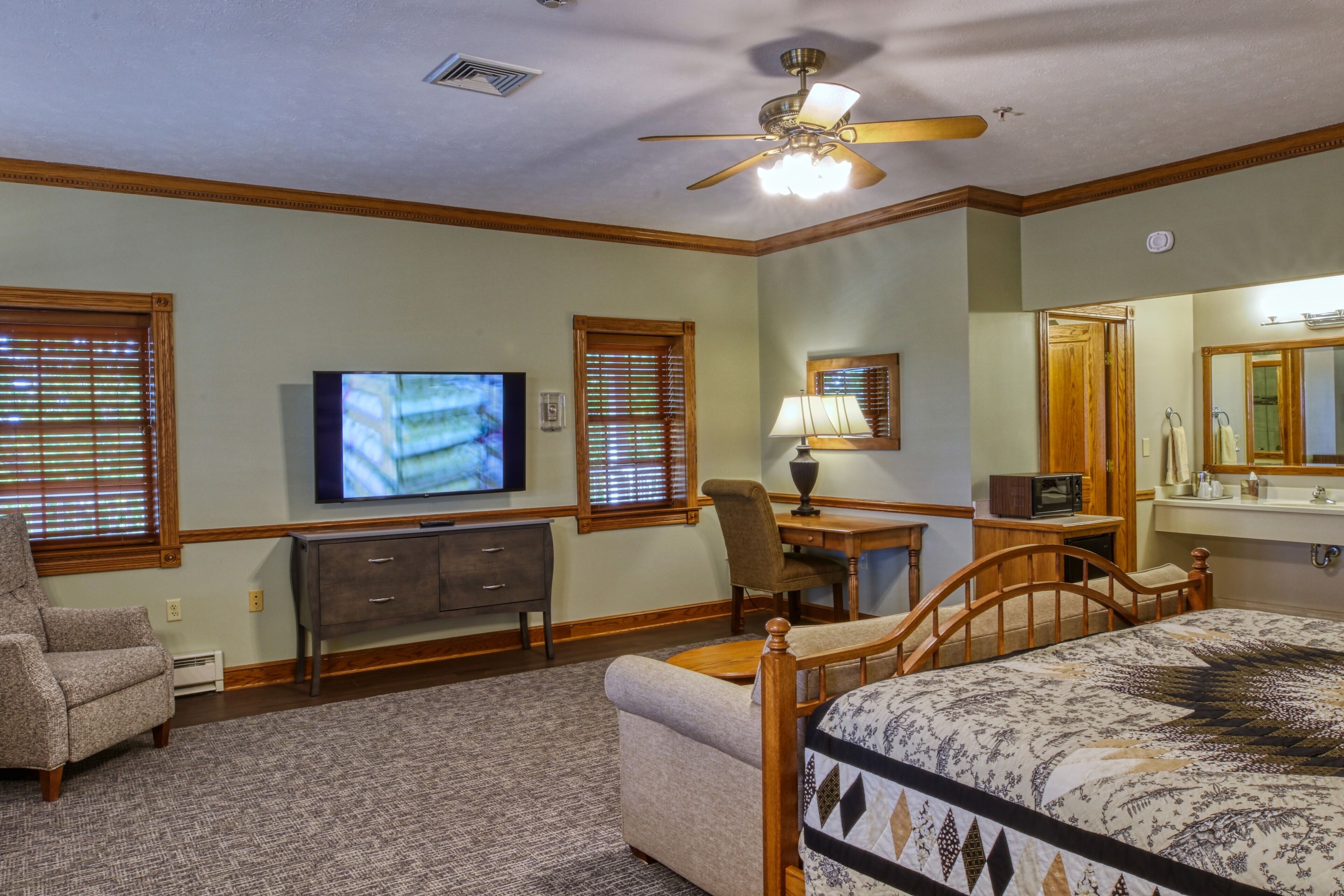 executive room, 1 king bed with sofa bed | soundproofing, iron/ironing board, free wifi, bed sheets