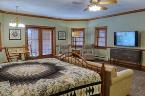 Soundproofing, iron/ironing board, free WiFi, bed sheets - Carlisle Inn Walnut Creek (Millersburg)