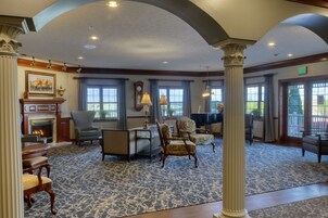 Área de estar no saguão