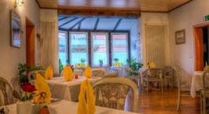 Frukostbuffé varje dag (EUR 10 per person)