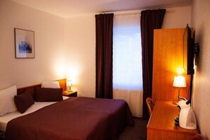 Desk, rollaway beds, free WiFi, bed sheets - Abtshof (Halberstadt)