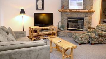 Condo, 3 Bedrooms | Living room | 36-inch flat-screen TV with cable channels, TV, fireplace