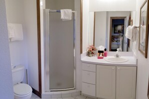 Condo, 3 Bedrooms | Bathroom | Combined shower/bathtub, hair dryer, towels - Pinecreek F - 3 BR By Peak Property Management (Breckenridge)