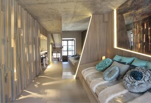 Family Suite | Minibar, in-room safe, desk, soundproofing