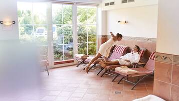 Sauna, hot tub, steam room, body treatments, aromatherapy