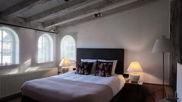 Habitación doble Deluxe | Minibar, decoración personalizada y escritorio