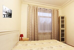 1 bedroom, premium bedding, iron/ironing board, cots/infant beds