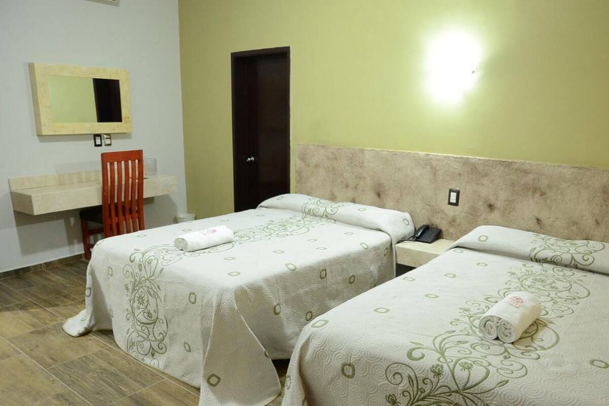 Caja de seguridad en la habitación y escritorio 