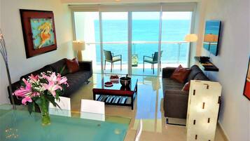 Premium Apartment, 3 Bedrooms, Sea Facing | 32-inch Smart TV with satellite channels, TV, Netflix