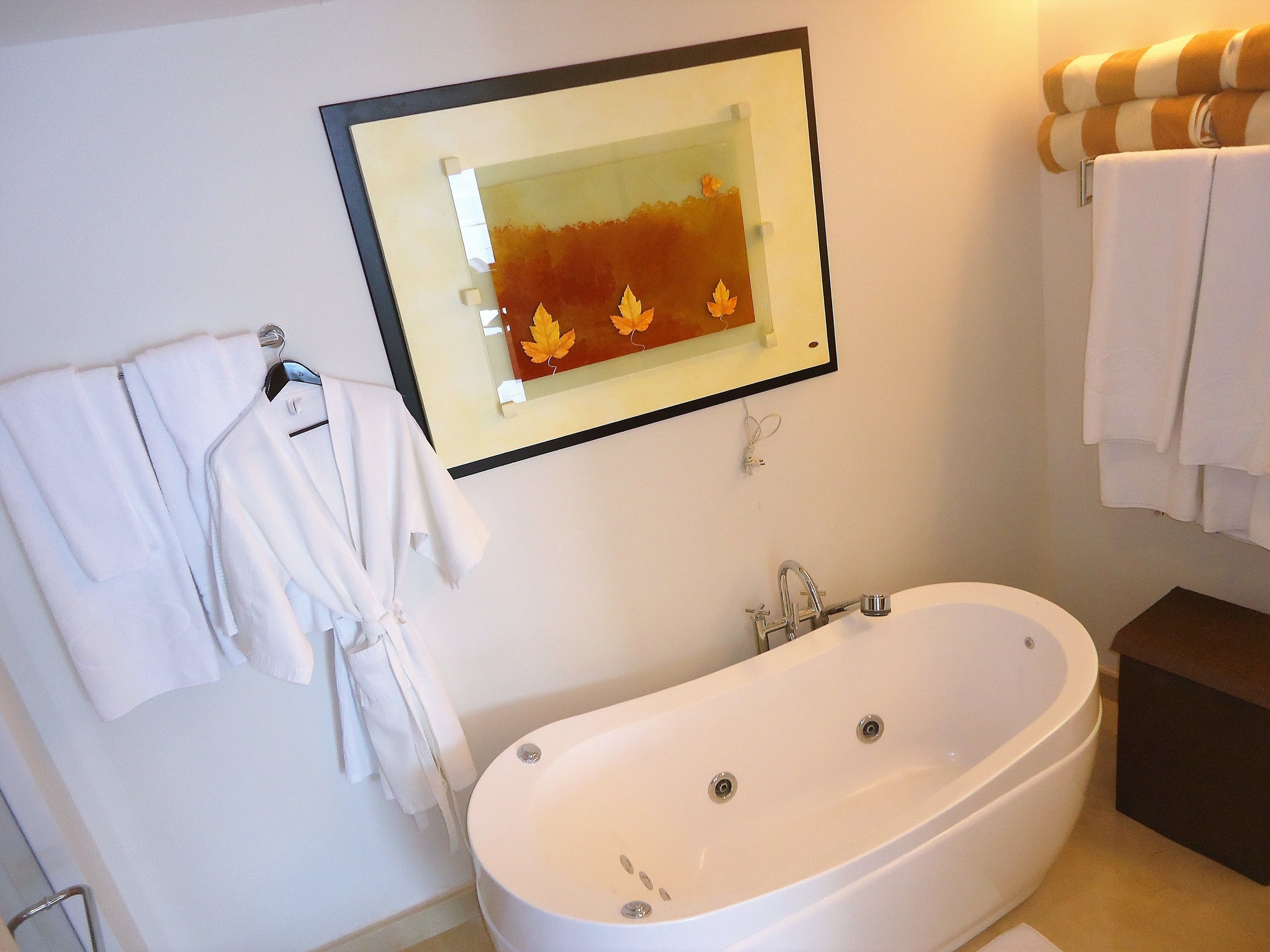 premium apartment, 3 bedrooms, sea facing | jetted bathtub