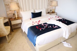 Junior Suite | Minibar, in-room safe, desk, blackout curtains - Lumiere Des Etoile (Salmiya)