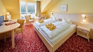 In-room safe, desk, soundproofing, cribs (free) - Waldhaus Am See (Willingen)