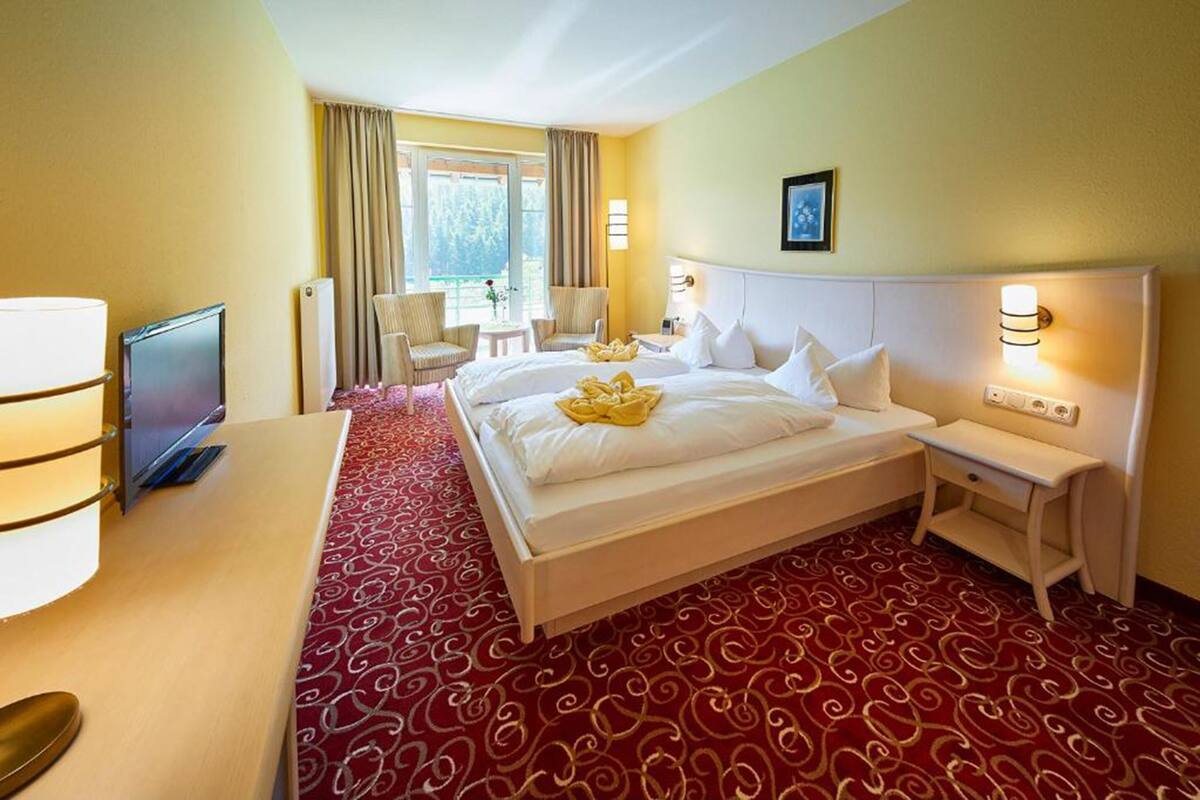 In-room safe, desk, soundproofing, cribs (free)