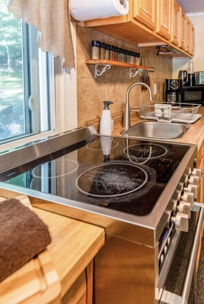 Cabin, 2 Bedrooms, Private Pool | Private kitchen