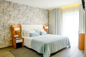 Minibar, in-room safe, individually decorated, individually furnished - Villamar Style Maison (Nazaré)