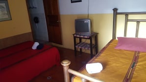 Room - Hotel San Cris (Antigua Guatemala)