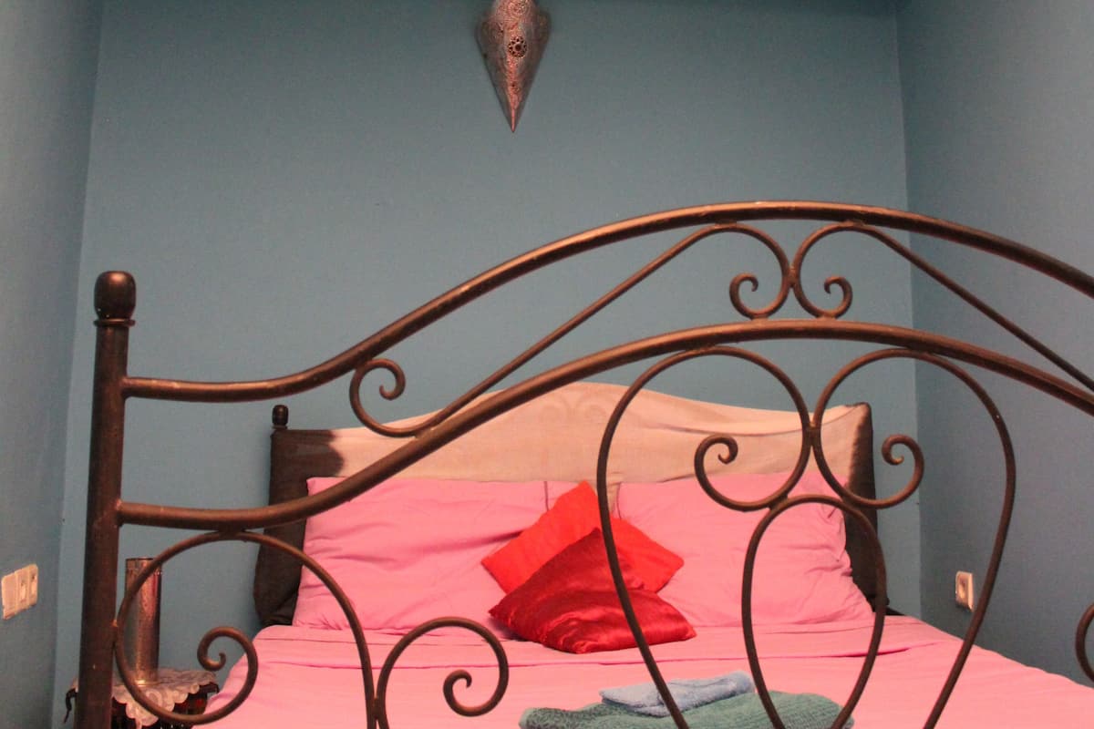 Economy Double Room (Aicha) | WiFi (free), bed sheets