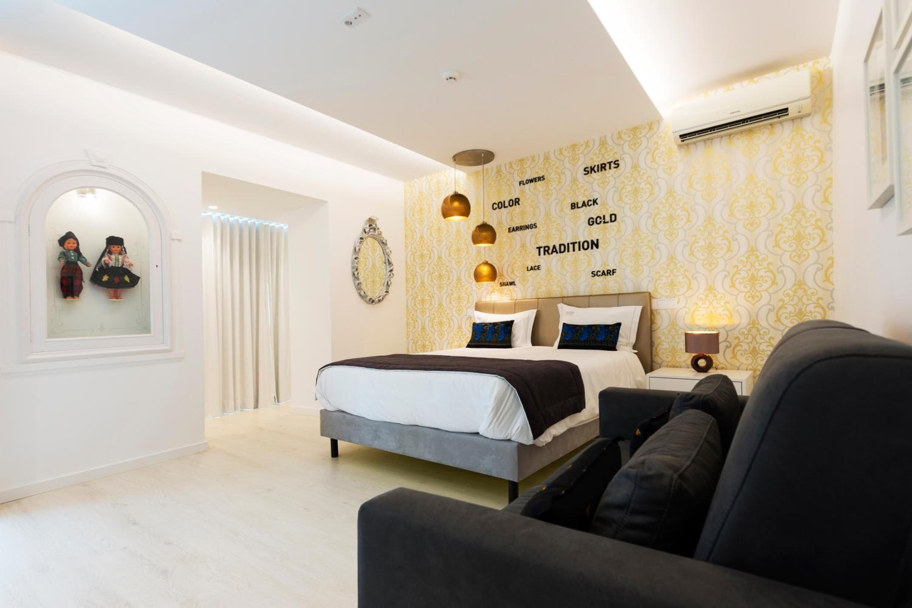 minibar, in-room safe, individually decorated, desk