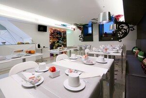 Desayuno bufé gratuito y diario